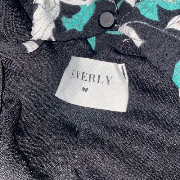 🎱Beautiful floral flowy dress! - Picture 5 of 6